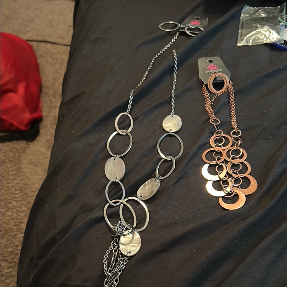 Elegant Gold Pendant Necklace with Intricate Detailing